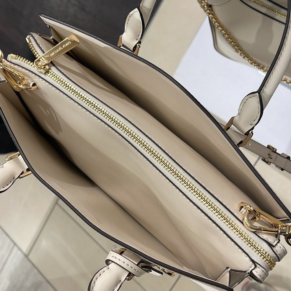 Michael Kors Sheila Medium Center Zip Satchel Crossbody Bag
Light Cream 
NWT - Picture 10 of 16